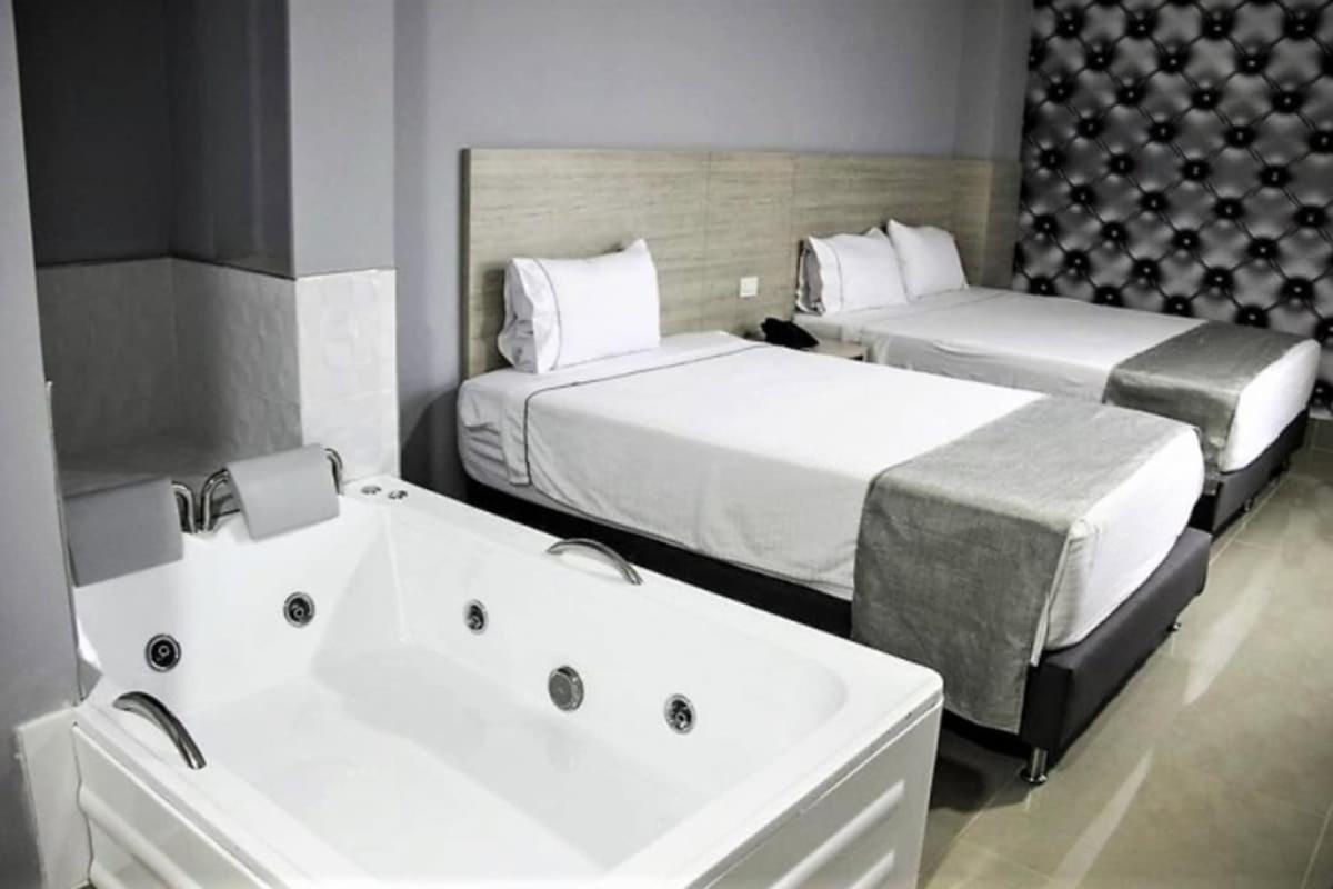 Hotel Lleras Express Medellín Buitenkant foto