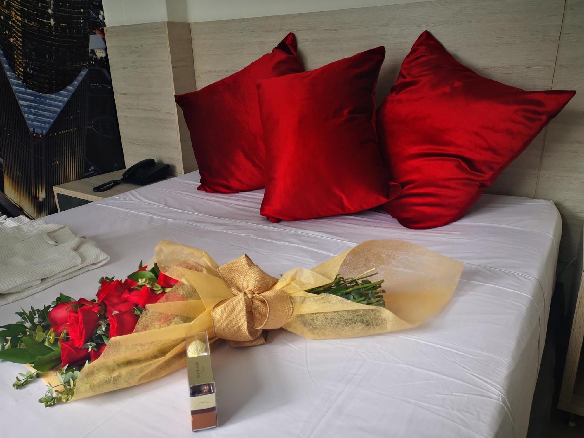 Hotel Lleras Express Medellín Buitenkant foto